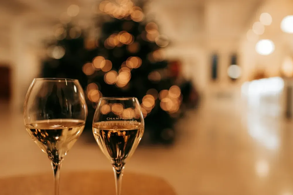 2 glasses of champagne