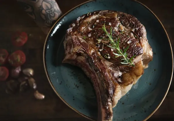 Steak Wine Pairing Guide: Reds, Whites & More