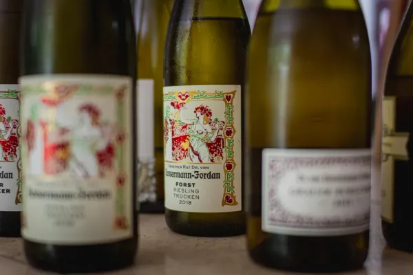 Multiple bottles of Riesling - two are blurry in front, revealing a central non blurry tag